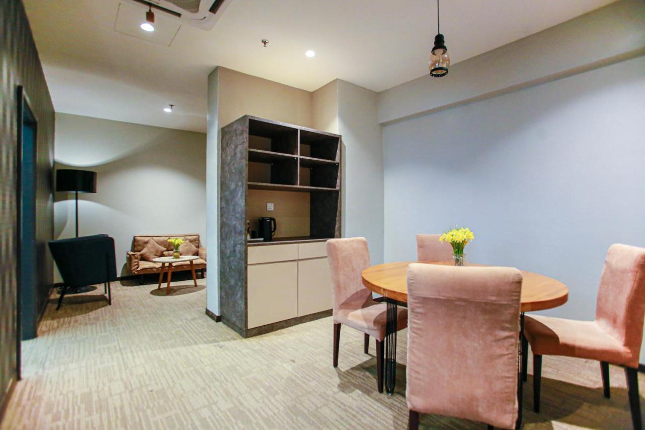 Fives Hotel Dnp 新山 外观 照片