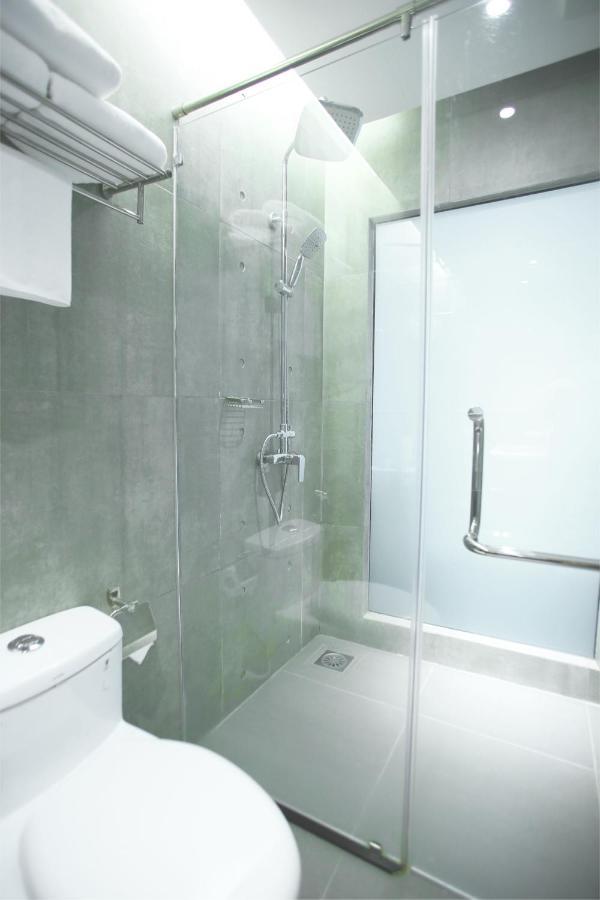 Fives Hotel Dnp 新山 外观 照片